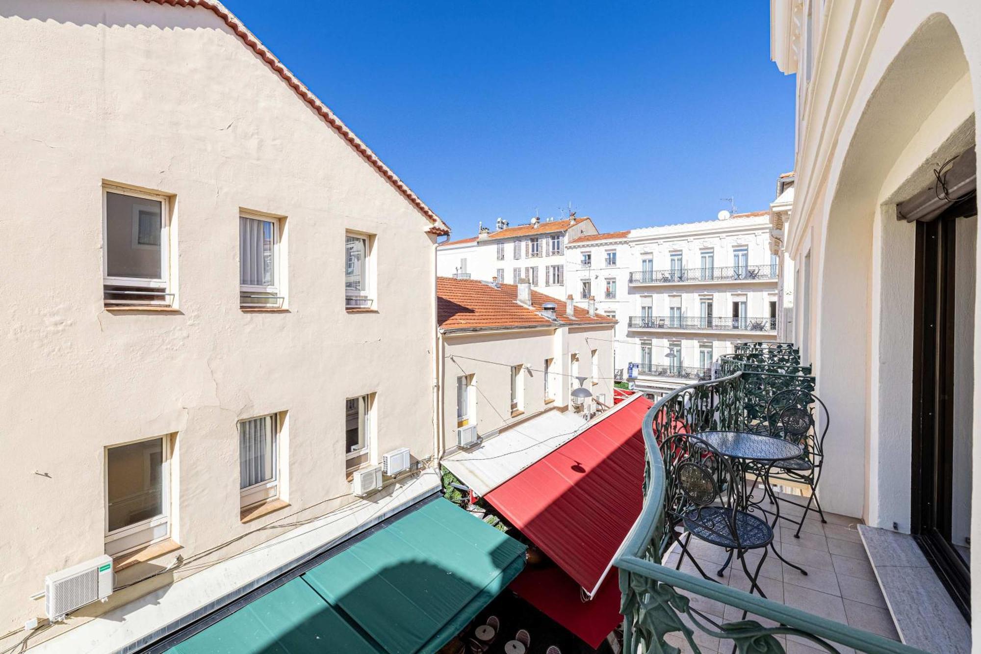 Le Casanova Avec Balcon Au Coeur Du Centre-ville *